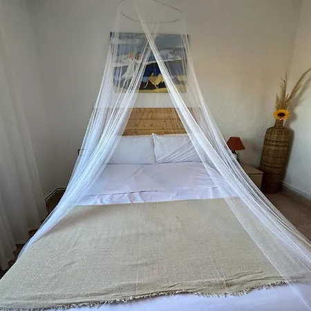 Giru Apartment *